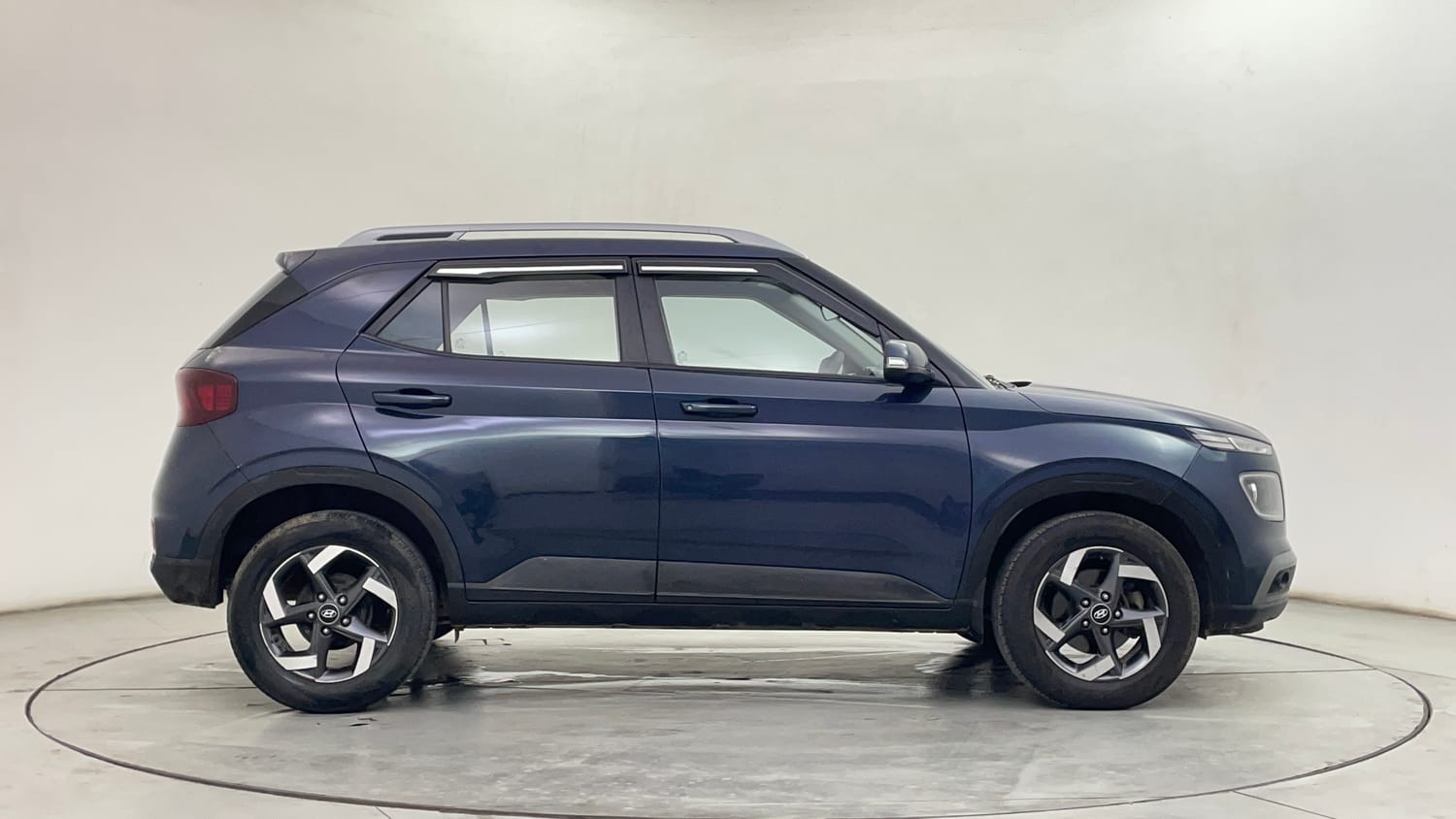 Used 2022 Hyundai Venue SX 1.5 CRDi Diesel Manual exterior RIGHT SIDE VIEW