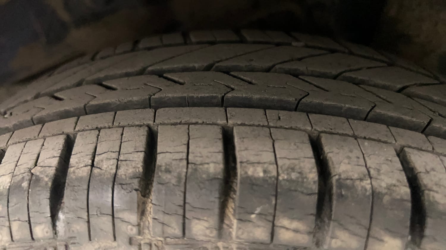 Used 2016 Hyundai Eon Magna Petrol Manual tyres LEFT REAR TYRE TREAD VIEW