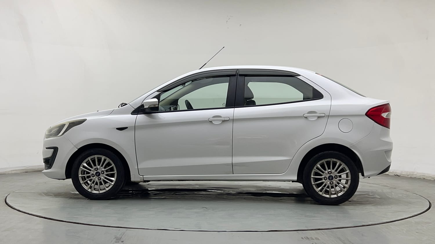 Used 2020 Ford Figo Aspire Titanium1.5 TDCi Diesel Manual exterior LEFT SIDE VIEW