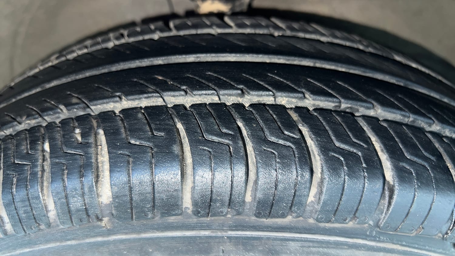 Used 2015 Maruti Suzuki Wagon R VXI Petrol Manual tyres RIGHT FRONT TYRE TREAD VIEW