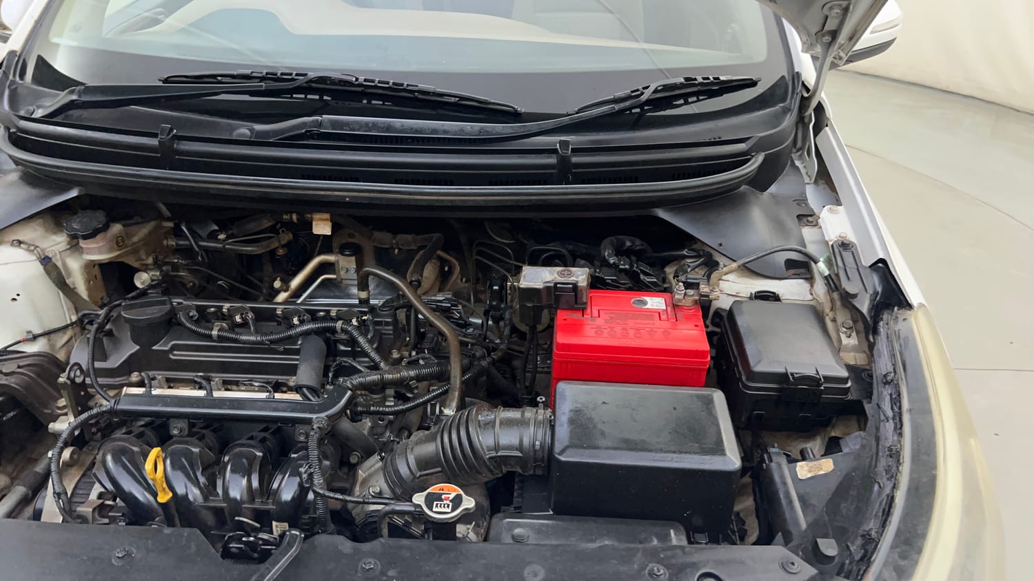 Used 2020 Hyundai Elite i20 Sportz Plus 1.2 Petrol Manual engine ENGINE LEFT SIDE HINGE & APRON VIEW
