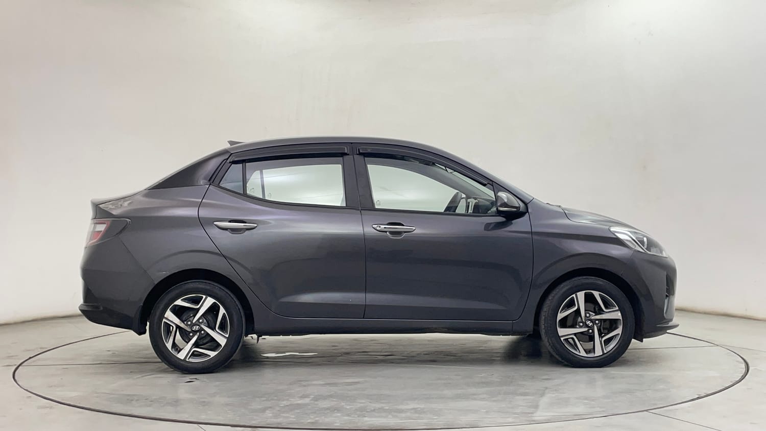 Used 2020 Hyundai Aura SX Plus 1.2 AMT Petrol Petrol Automatic exterior RIGHT SIDE VIEW