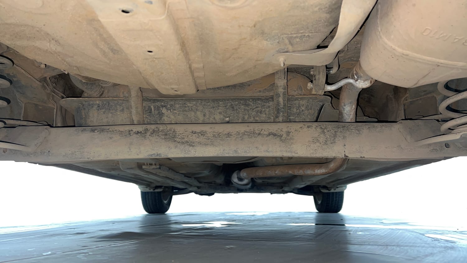 Used 2015 Hyundai Grand i10 Asta AT 1.2 Kappa VTVT Petrol Automatic extra REAR UNDERBODY VIEW (TAKEN FROM REAR)