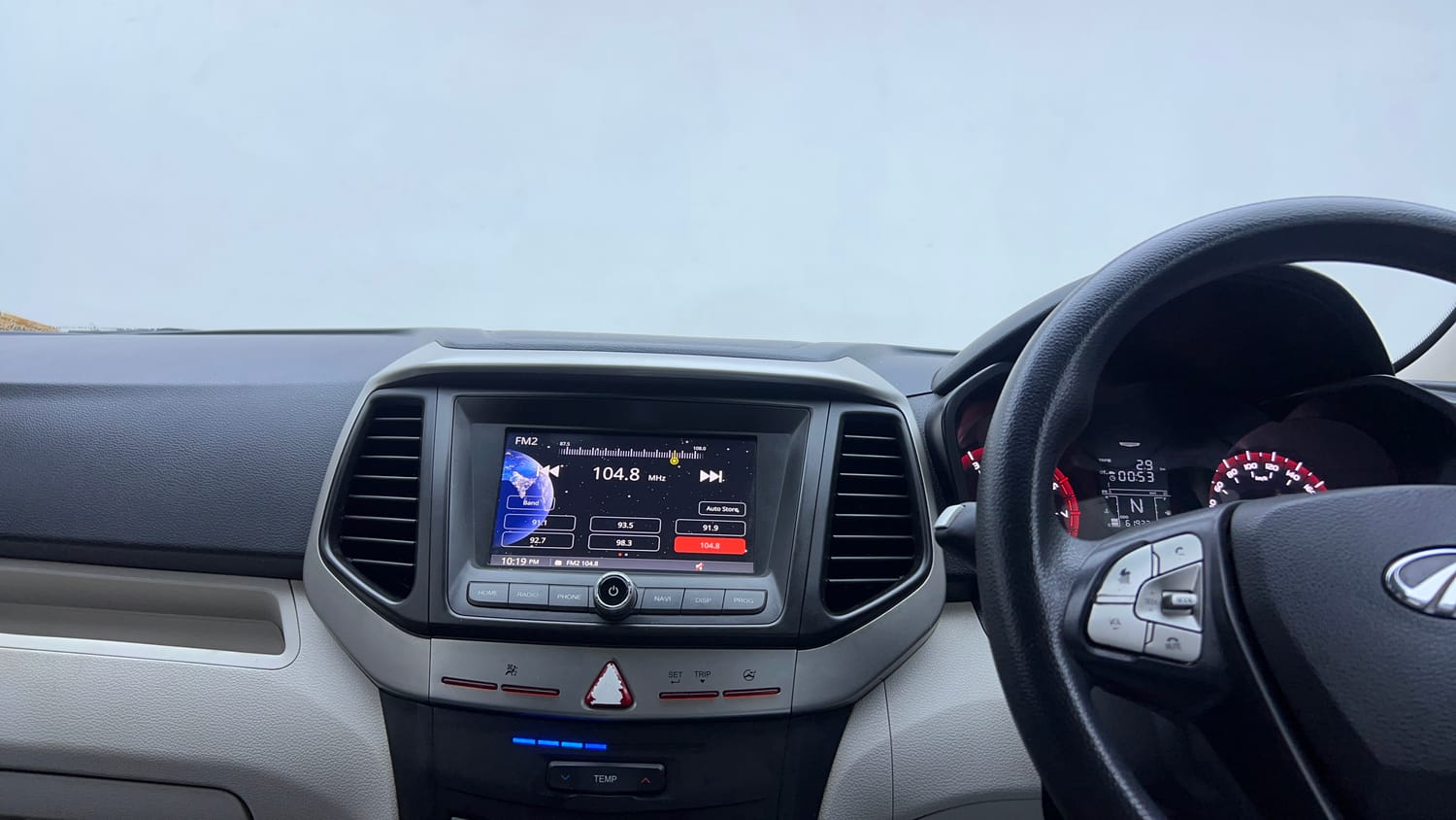 Used 2019 Mahindra XUV 300 1.2 W6 Petrol Manual interior MUSIC SYSTEM & AC CONTROL VIEW