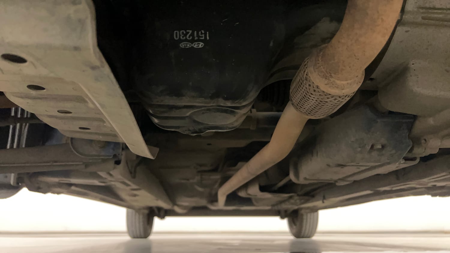 Used 2016 Hyundai Eon Magna Petrol Manual extra FRONT LEFT UNDERBODY VIEW