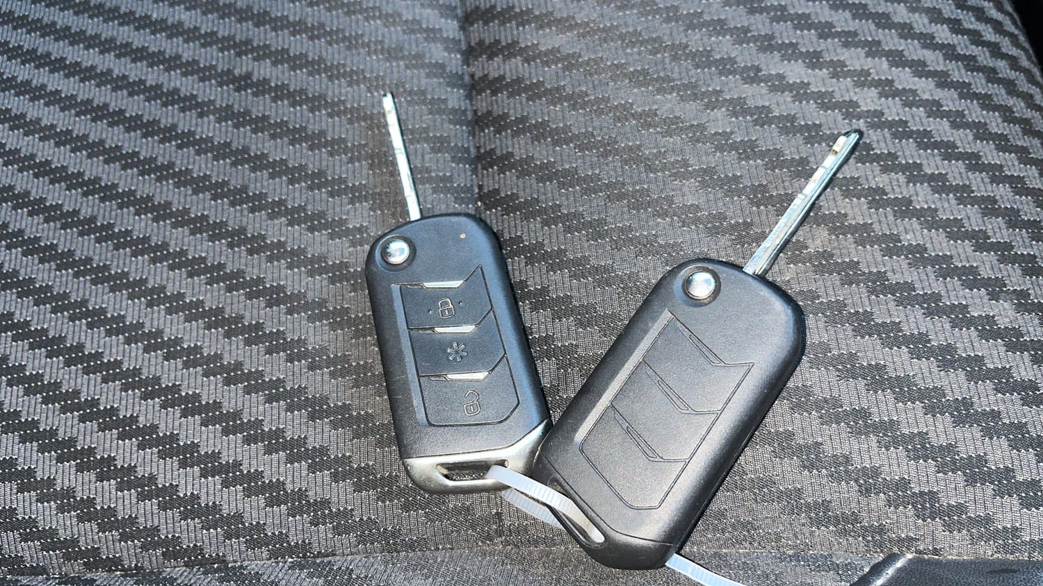 Used 2024 Mahindra Thar LX Hard Top Diesel MT 4WD Diesel Manual extra CAR KEY VIEW