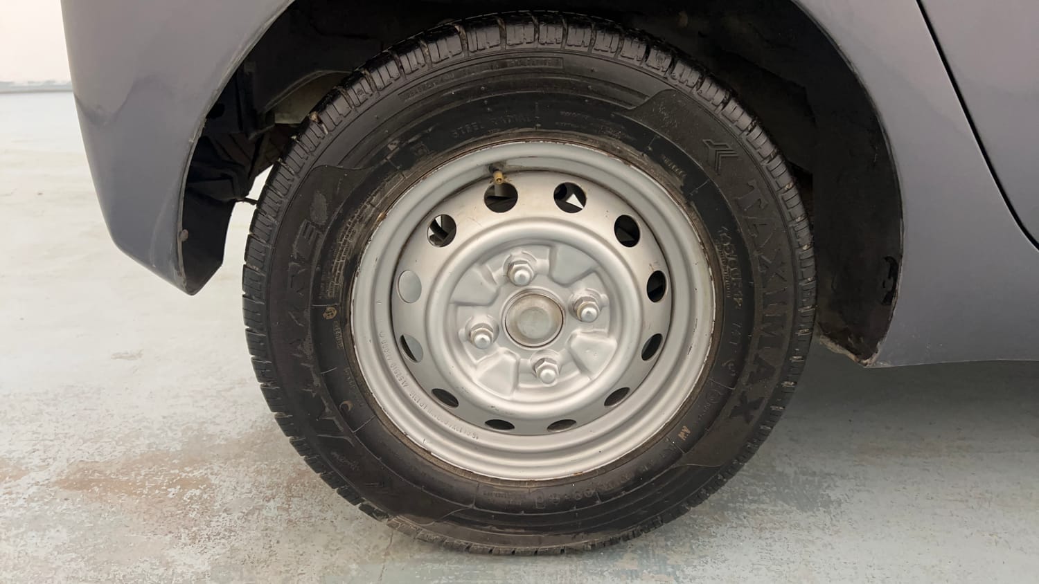 Used 2016 Hyundai Eon Era + Petrol Manual tyres RIGHT REAR TYRE RIM VIEW