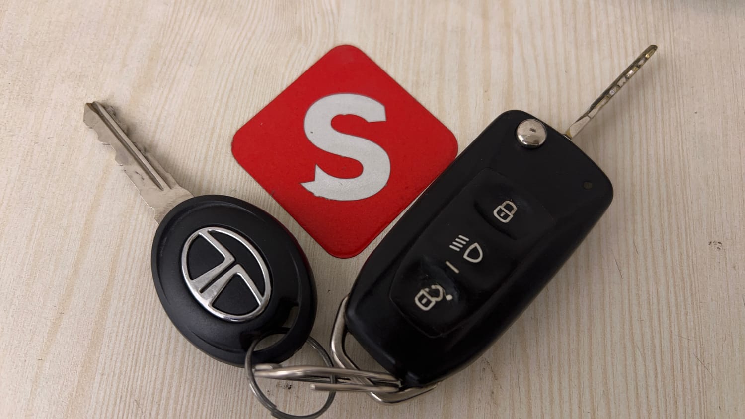 Used 2017 Tata Tiago Revotron XT Petrol Manual extra CAR KEY VIEW