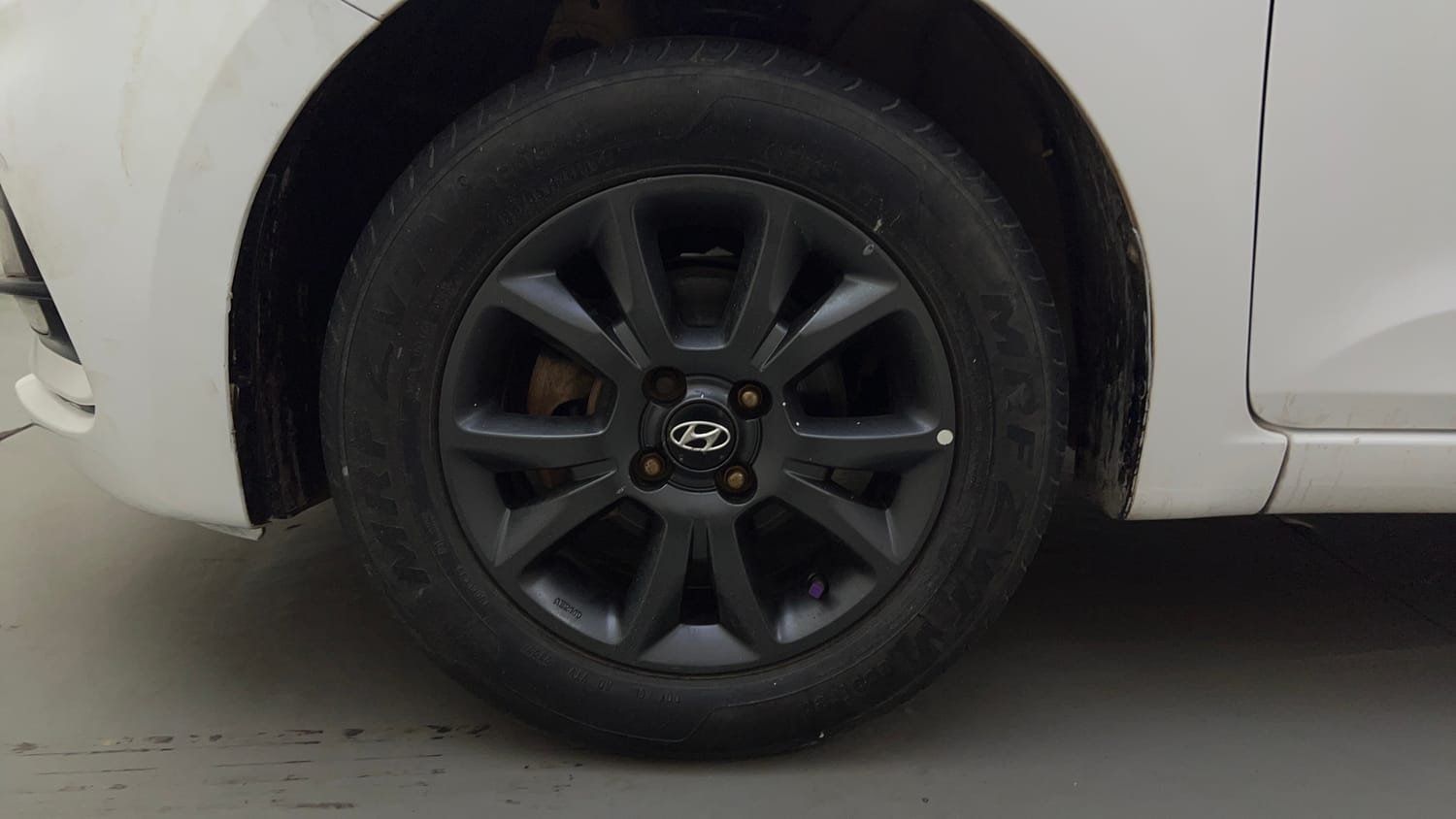 Used 2020 Hyundai Elite i20 Sportz Plus 1.2 Petrol Manual tyres LEFT FRONT TYRE RIM VIEW