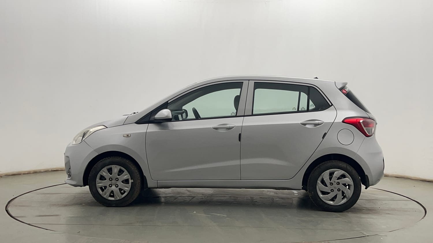 Used 2017 Hyundai Grand i10 Magna 1.2 Kappa VTVT Petrol Manual exterior LEFT SIDE VIEW