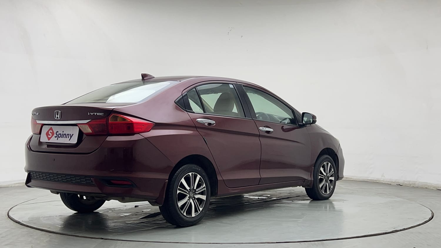 Used 2017 Honda City V Petrol Petrol Manual exterior RIGHT REAR CORNER VIEW