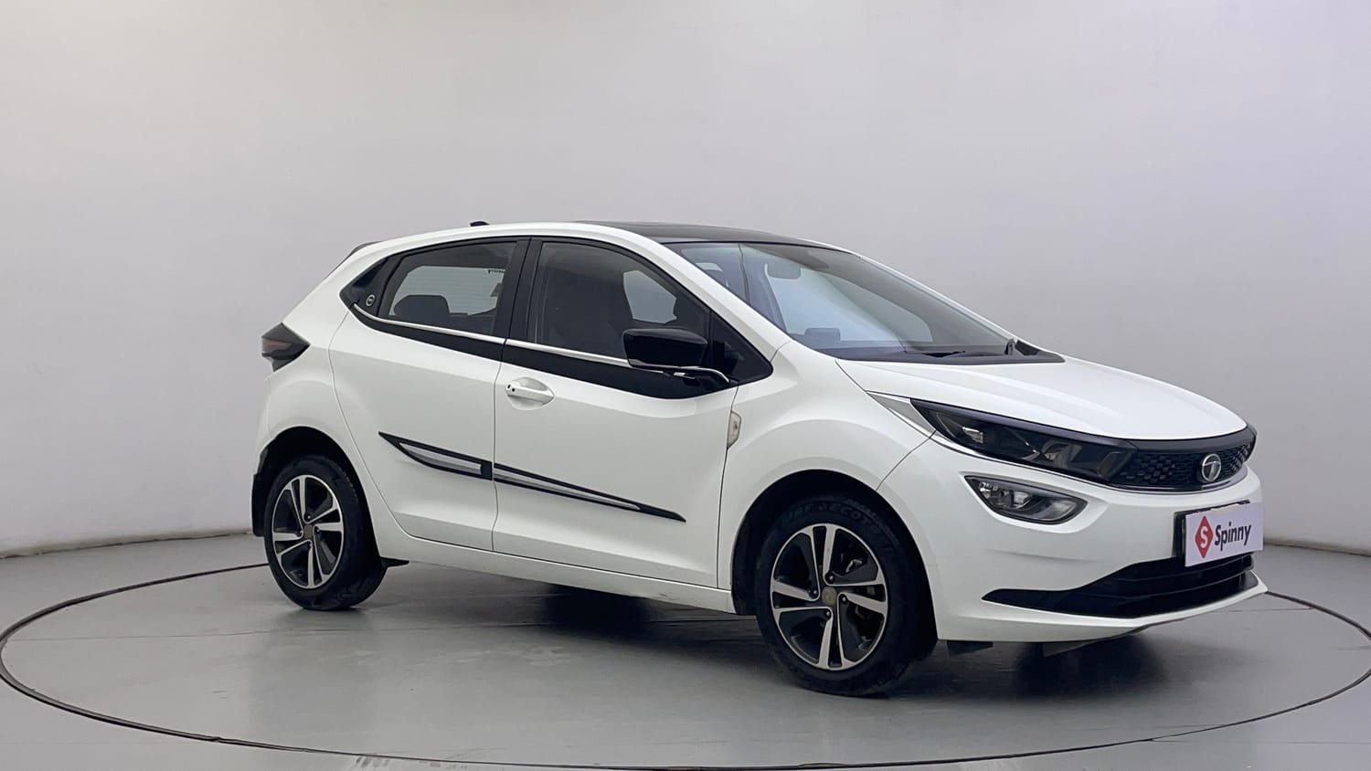 Used 2023 Tata Altroz XZ Plus (S) Diesel Diesel Manual exterior RIGHT FRONT CORNER VIEW