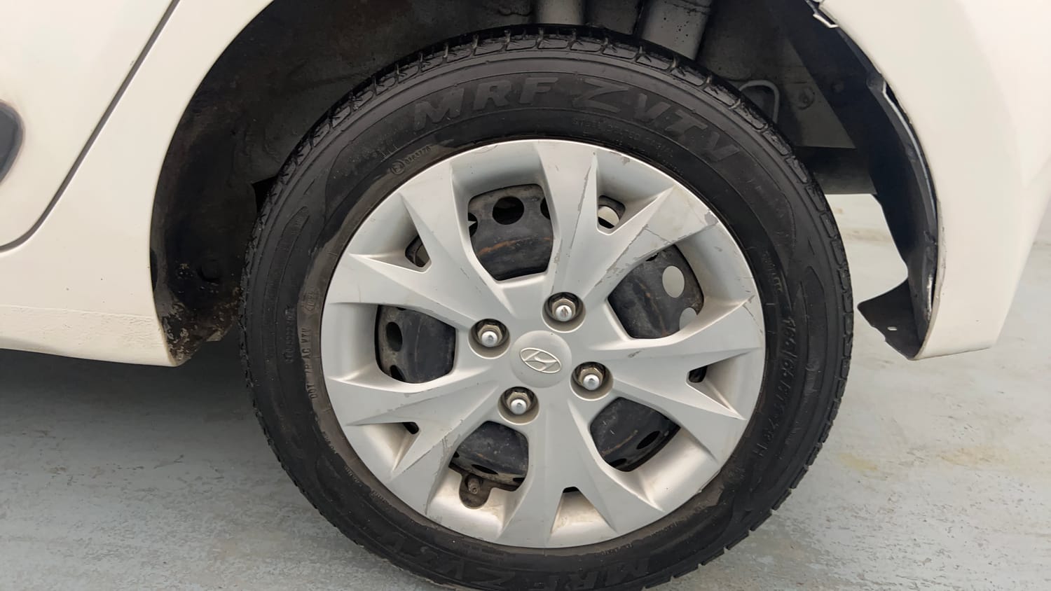 Used 2015 Hyundai Grand i10 Sportz 1.2 Kappa VTVT Petrol Manual tyres LEFT REAR TYRE RIM VIEW