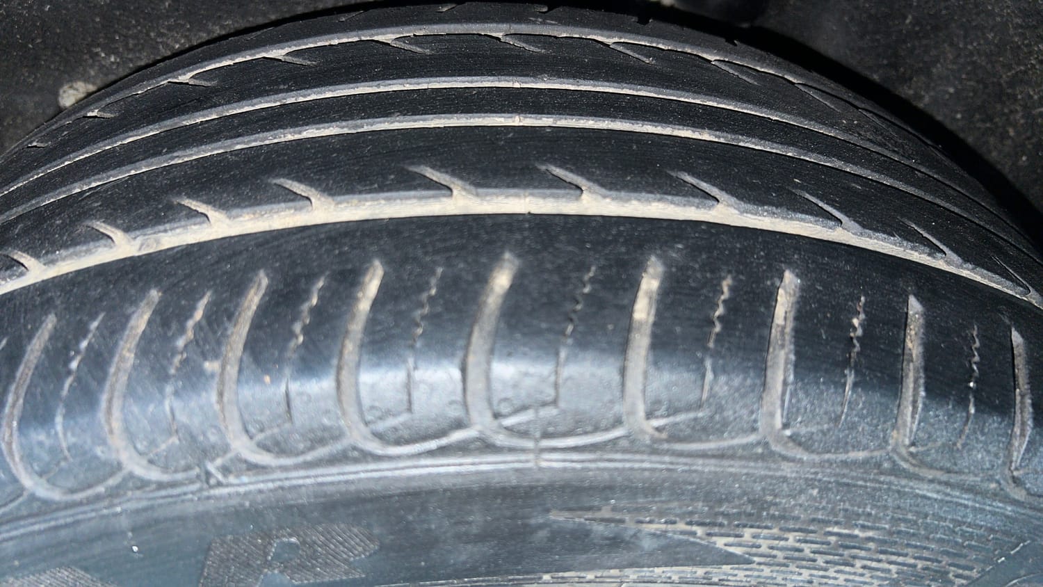 Used 2021 Ford EcoSport Titanium Plus 1.5L Ti-VCT AT Petrol Automatic tyres LEFT REAR TYRE TREAD VIEW