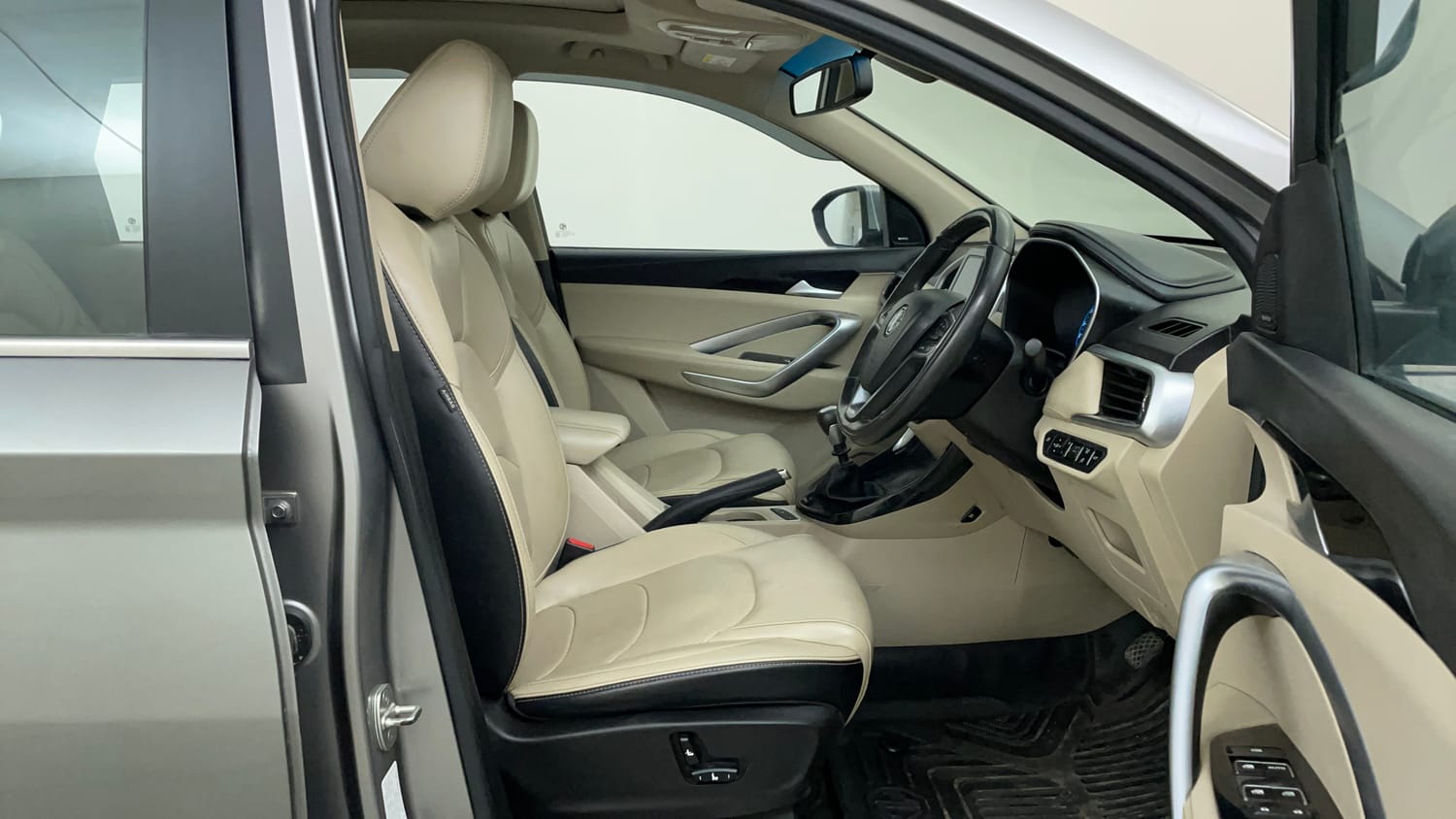 Used 2022 MG Motors Hector Sharp 1.5 Petrol Turbo Hybrid MT Hybrid Manual interior RIGHT SIDE FRONT DOOR CABIN VIEW