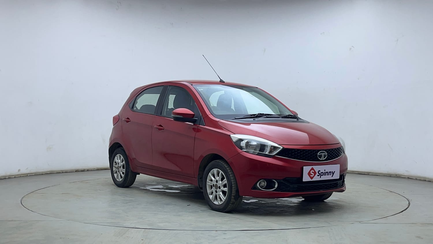Used 2018 Tata Tiago Revotorq XZ Diesel Manual exterior RIGHT FRONT CORNER VIEW