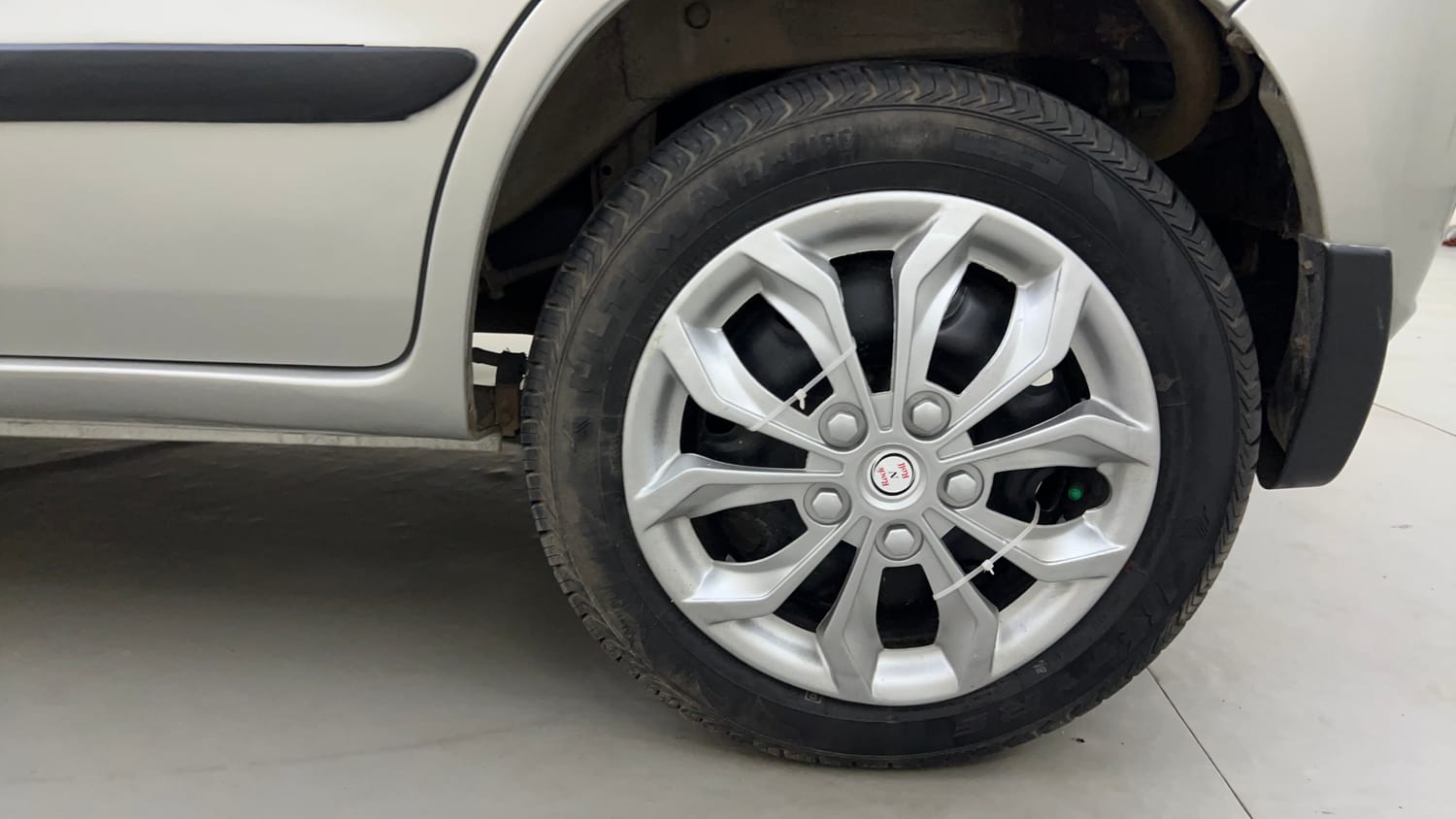 Used 2012 Maruti Suzuki Estilo VXi BS-IV Petrol Manual tyres LEFT REAR TYRE RIM VIEW