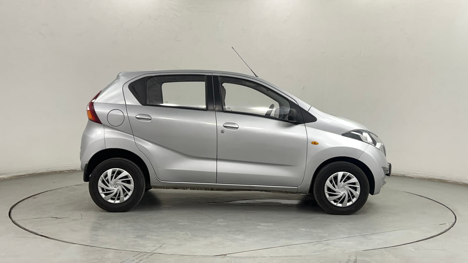 Used 2017 Datsun Redi-GO T (O) Petrol Manual exterior RIGHT SIDE VIEW
