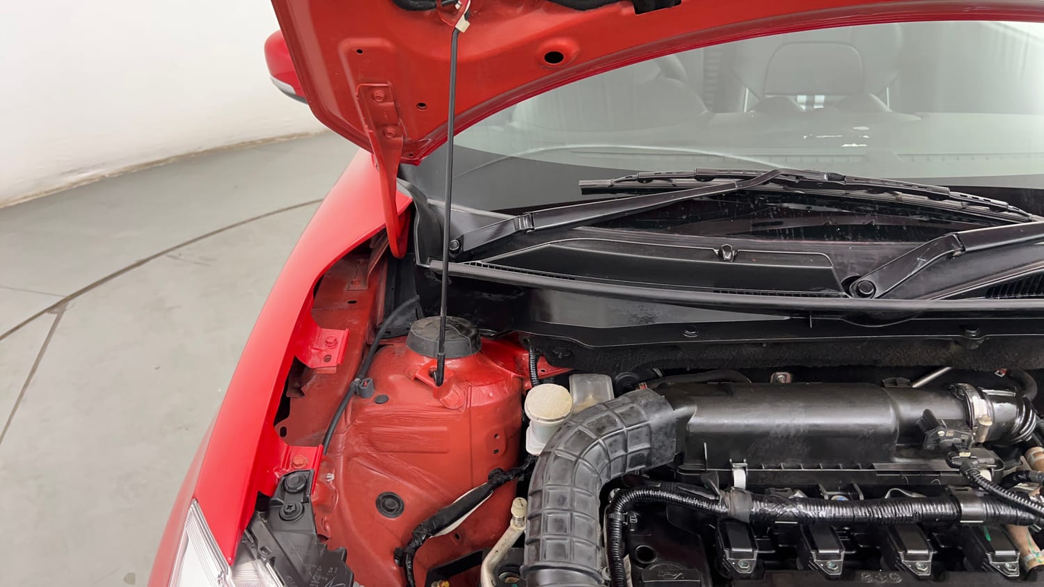 Used 2021 Maruti Suzuki Swift VXi AMT Petrol Automatic engine ENGINE RIGHT SIDE HINGE & APRON VIEW