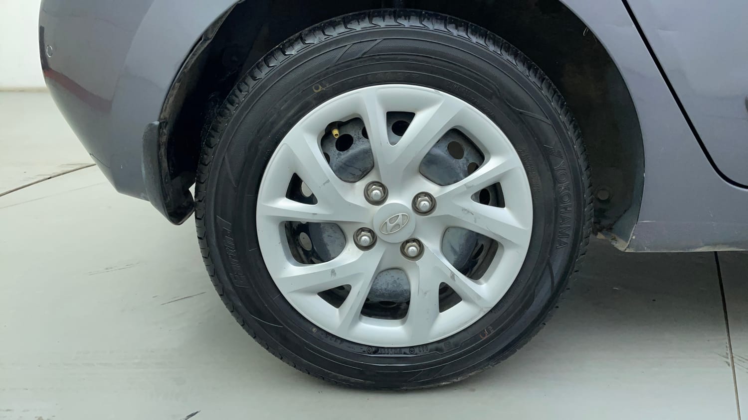 Used 2019 Hyundai Grand i10 Sportz 1.2 Kappa VTVT Petrol Manual tyres RIGHT REAR TYRE RIM VIEW