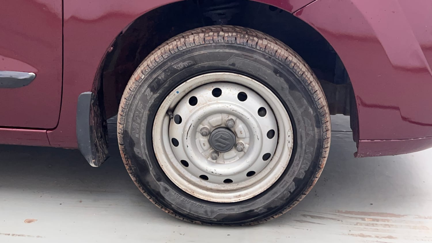 Used 2012 Maruti Suzuki Wagon R LXi Petrol Manual tyres RIGHT FRONT TYRE RIM VIEW