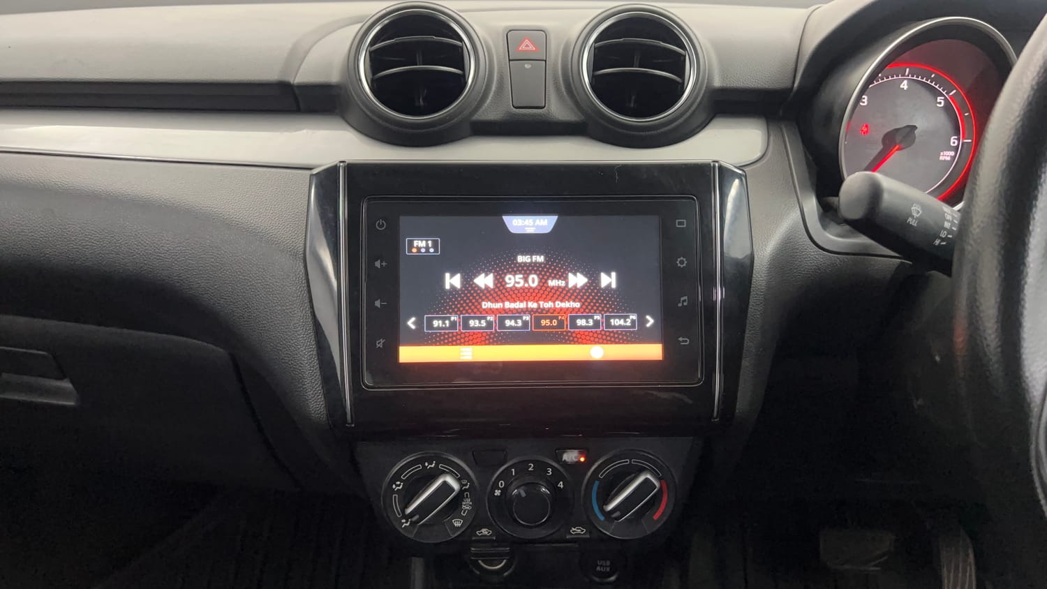 Used 2019 Maruti Suzuki Swift VDi AMT Diesel Automatic interior MUSIC SYSTEM & AC CONTROL VIEW