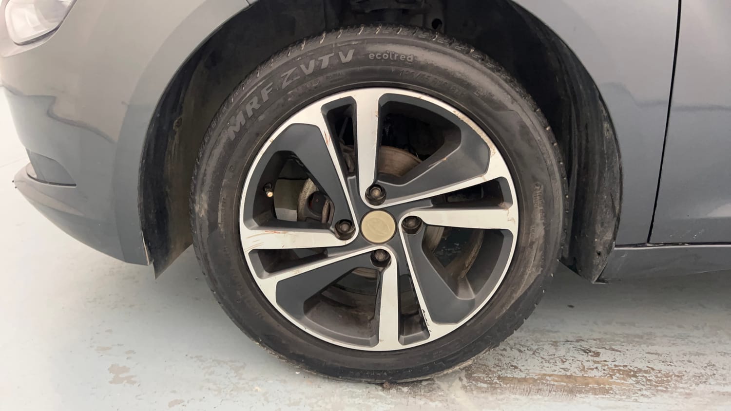Used 2021 Tata Altroz XZ Petrol Petrol Manual tyres LEFT FRONT TYRE RIM VIEW
