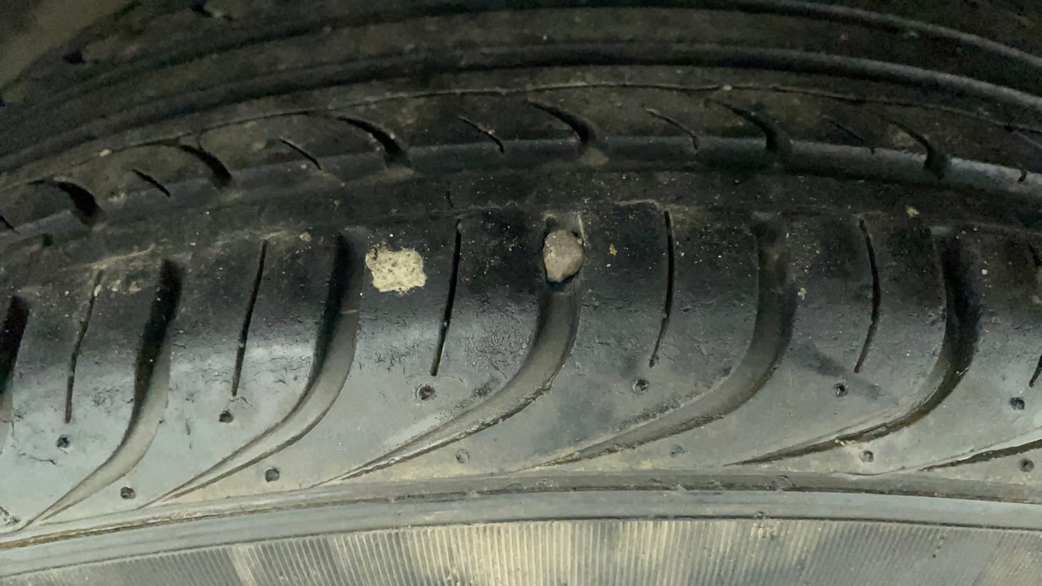 Used 2017 Volkswagen Ameo Trendline 1.2L (P) Petrol Manual tyres LEFT REAR TYRE TREAD VIEW