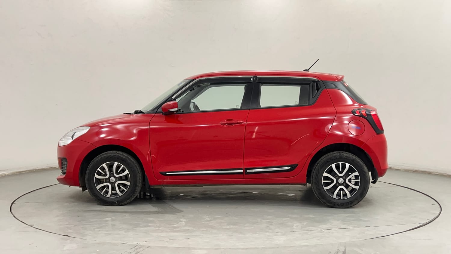 Used 2021 Maruti Suzuki Swift VXi AMT Petrol Automatic exterior LEFT SIDE VIEW