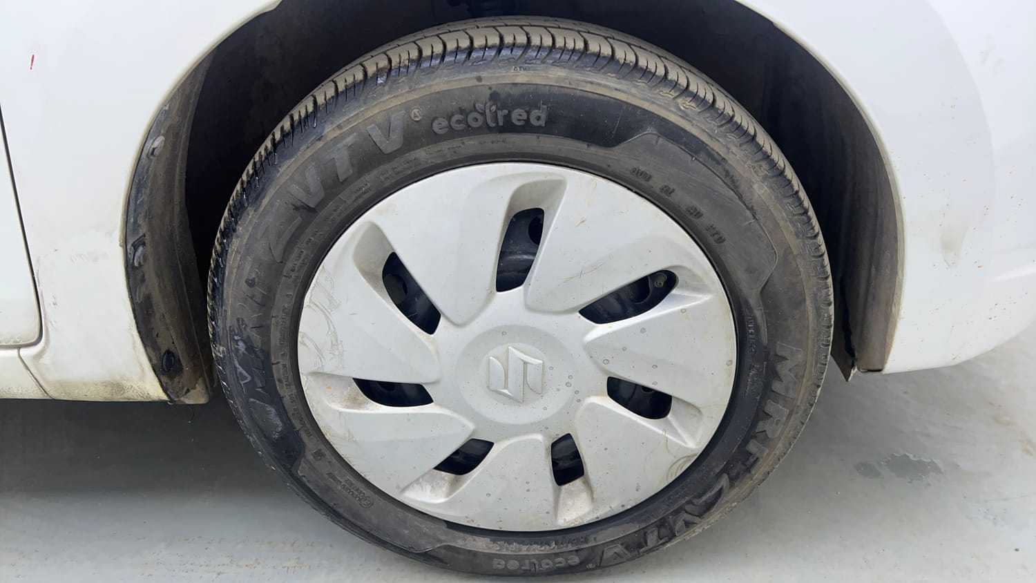 Used 2016 Maruti Suzuki Celerio VXi AMT Petrol Automatic tyres RIGHT FRONT TYRE RIM VIEW