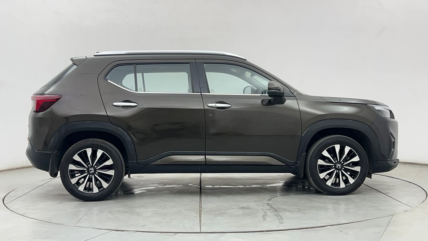 Used 2025 Honda Elevate ZX MT Petrol Manual exterior RIGHT SIDE VIEW