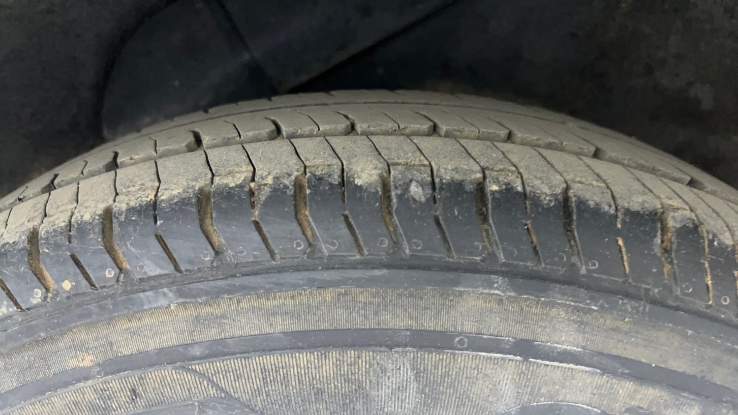 Used 2013 Hyundai i10 Sportz 1.2 Kappa2 Petrol Manual tyres LEFT REAR TYRE TREAD VIEW