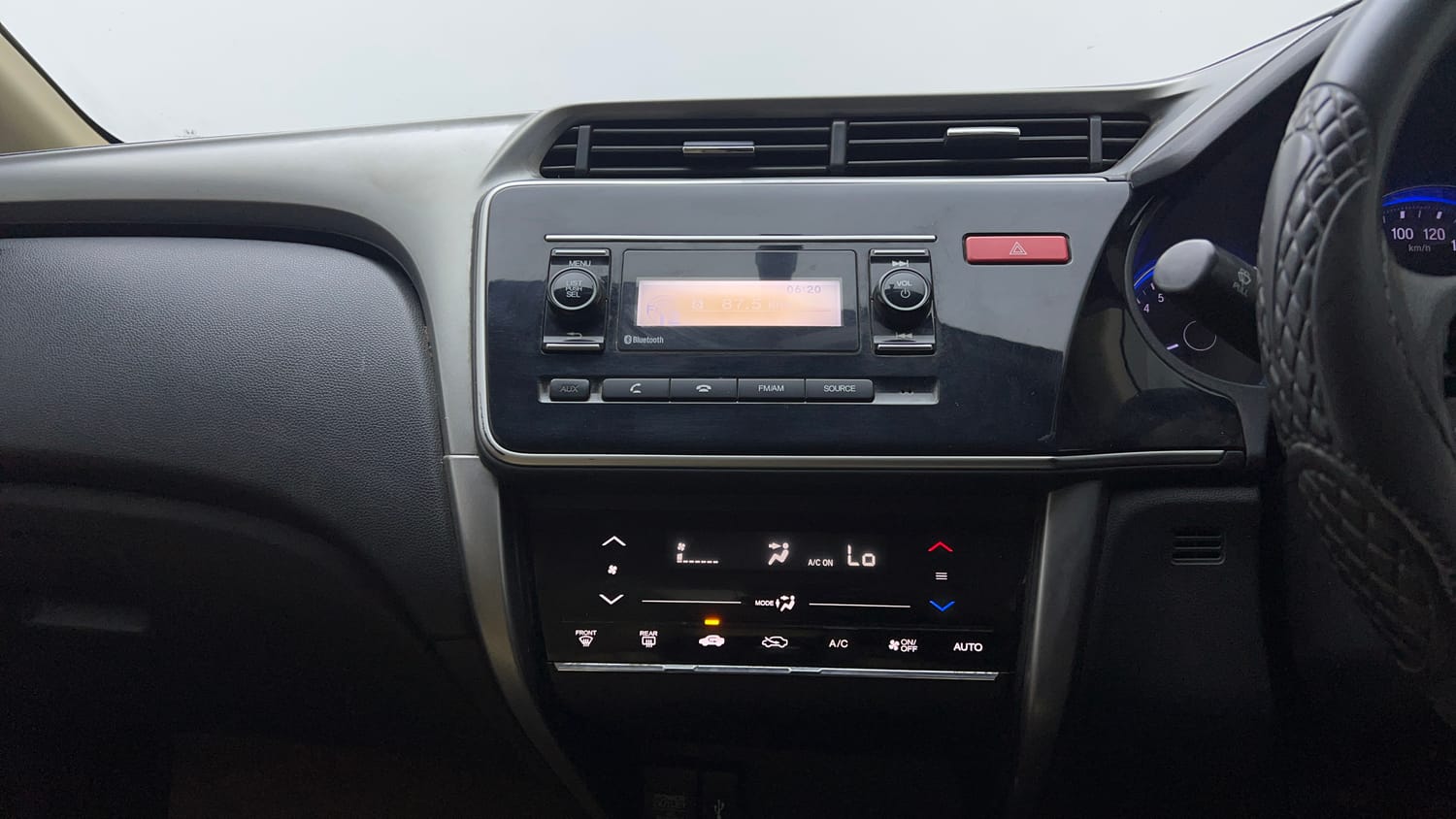 Used 2015 Honda City SV Petrol Manual interior MUSIC SYSTEM & AC CONTROL VIEW