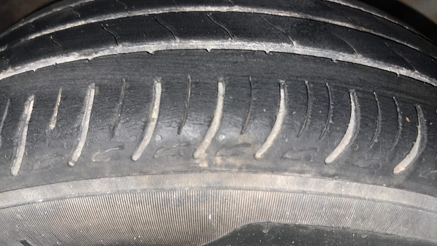 Used 2020 Hyundai Elite i20 Sportz Plus 1.2 Petrol Manual tyres LEFT FRONT TYRE TREAD VIEW