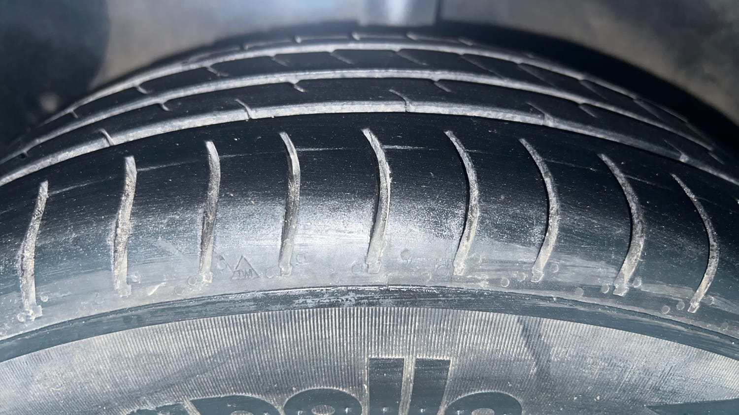 Used 2018 Hyundai Grand i10 Magna 1.2 Kappa VTVT Petrol Manual tyres LEFT FRONT TYRE TREAD VIEW