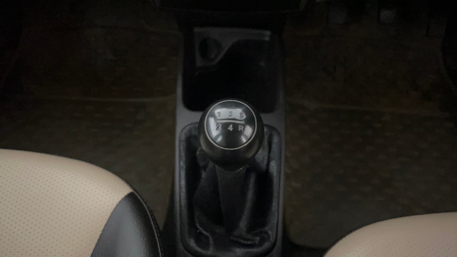 Used 2016 Hyundai Eon Era + Petrol Manual interior GEAR  KNOB VIEW