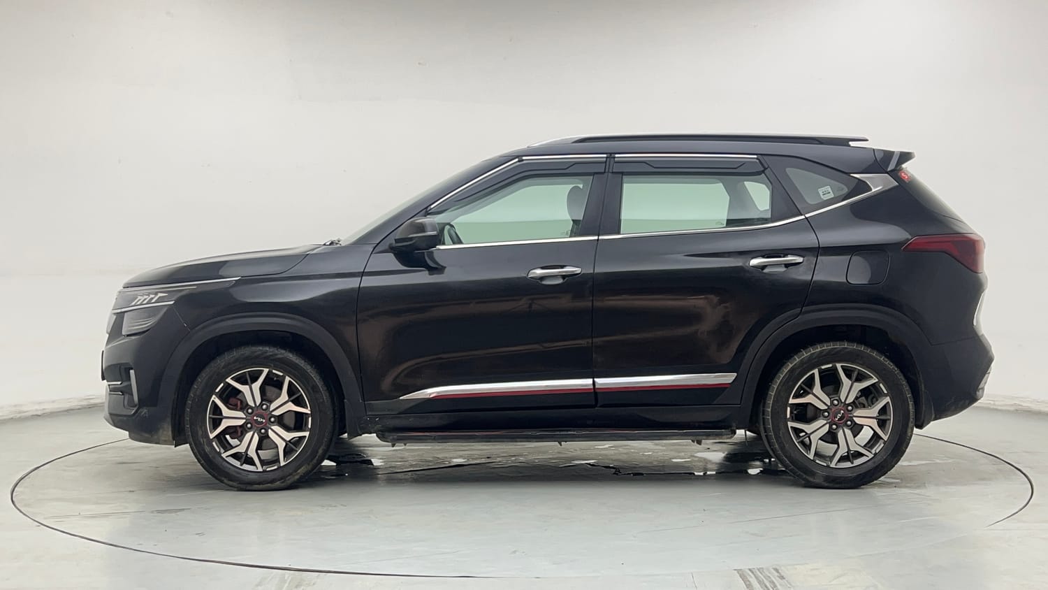 Used 2023 Kia Seltos GTX Plus 1.4 Petrol Manual exterior LEFT SIDE VIEW