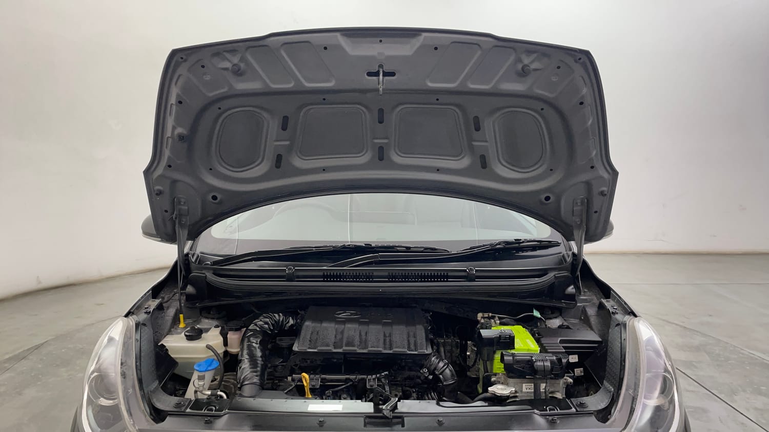 Used 2020 Hyundai Aura SX Plus 1.2 AMT Petrol Petrol Automatic engine ENGINE & BONNET OPEN FRONT VIEW