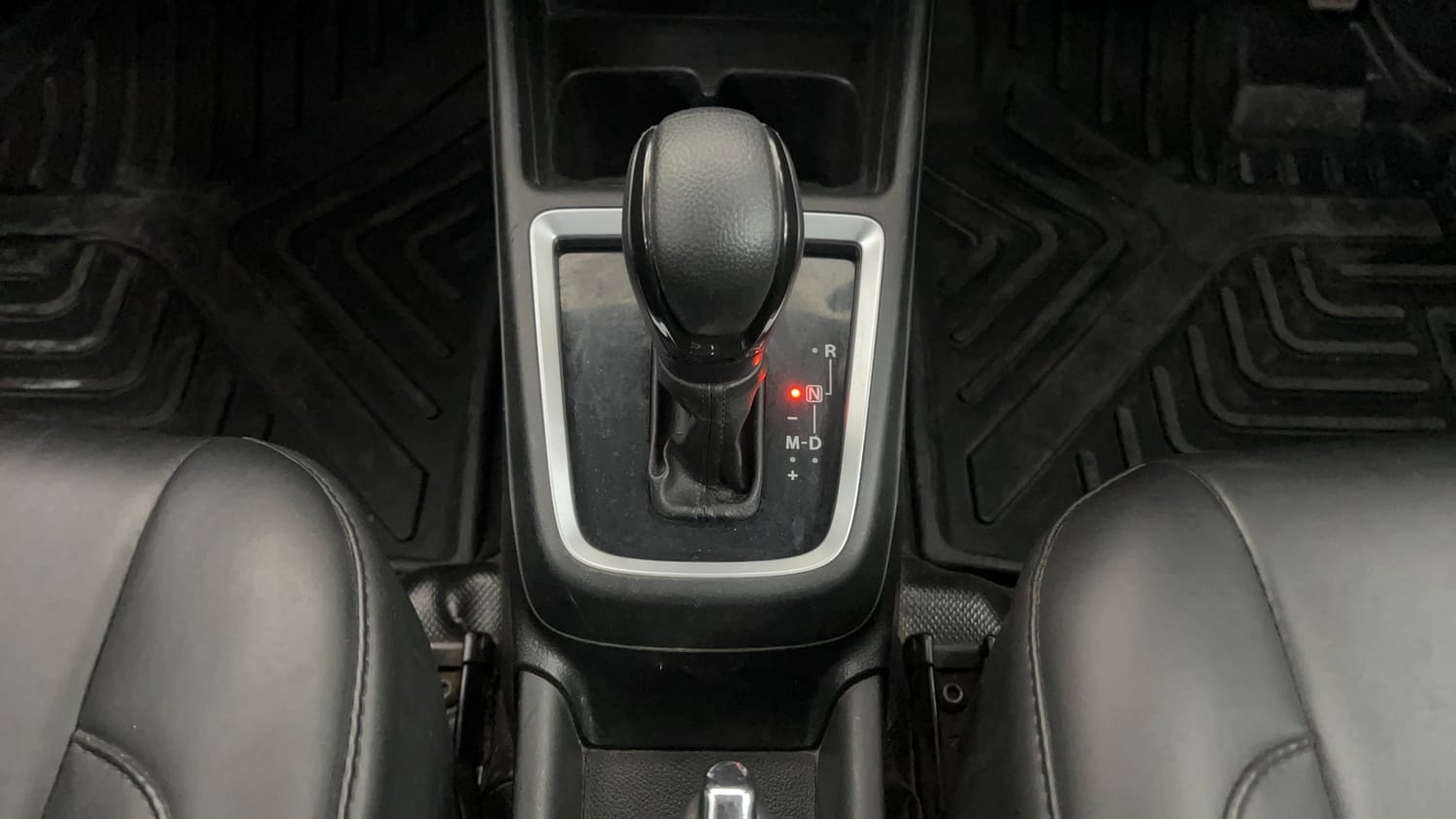 Used 2019 Maruti Suzuki Swift VDi AMT Diesel Automatic interior GEAR  KNOB VIEW