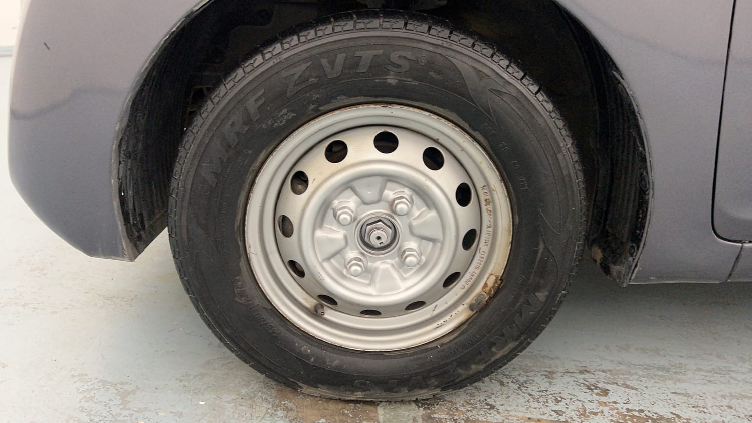 Used 2016 Hyundai Eon Era + Petrol Manual tyres LEFT FRONT TYRE RIM VIEW