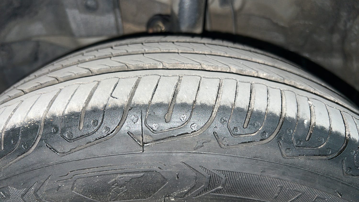 Used 2019 Honda Amaze 1.2 S CVT Petrol Petrol Automatic tyres LEFT FRONT TYRE TREAD VIEW