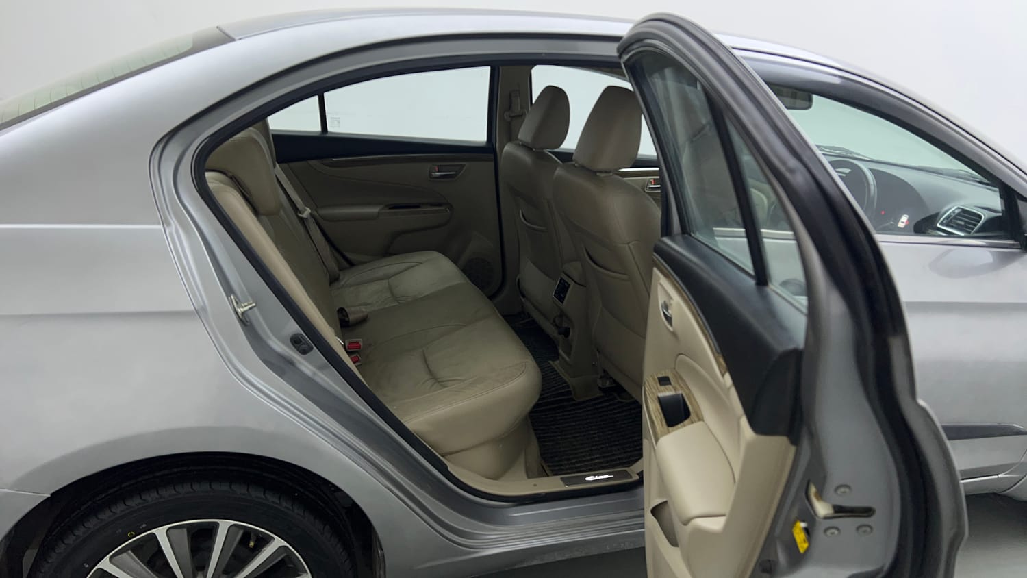 Used 2018 Maruti Suzuki Ciaz Alpha Hybrid 1.5 Petrol Manual interior RIGHT SIDE REAR DOOR CABIN VIEW