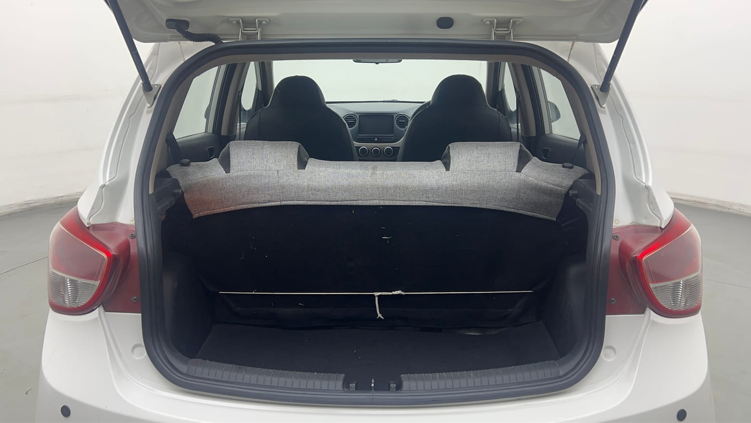 Used 2015 Hyundai Grand i10 Magna 1.2 Kappa VTVT Petrol Manual interior DICKY INSIDE VIEW