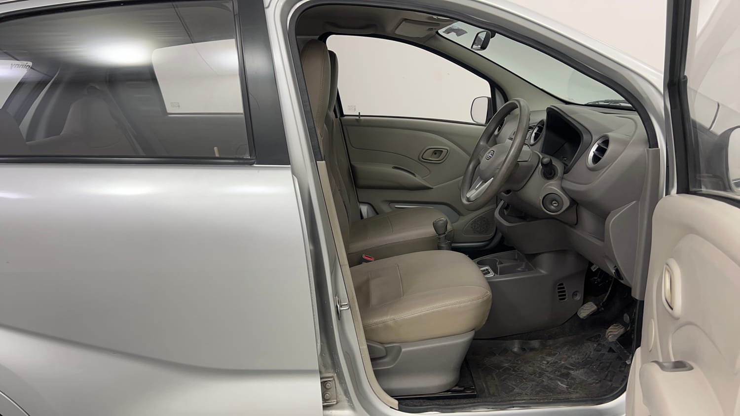 Used 2017 Datsun Redi-GO T (O) Petrol Manual interior RIGHT SIDE FRONT DOOR CABIN VIEW