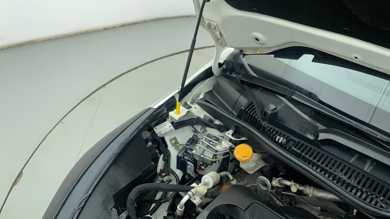 Used 2023 Tata Altroz XZ Plus (S) Diesel Diesel Manual engine ENGINE RIGHT SIDE HINGE & APRON VIEW