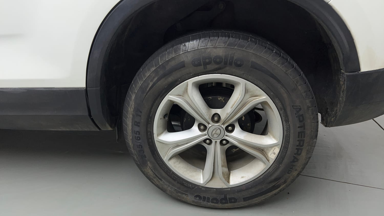Used 2022 Tata Harrier XTA Plus Diesel Automatic tyres LEFT REAR TYRE RIM VIEW