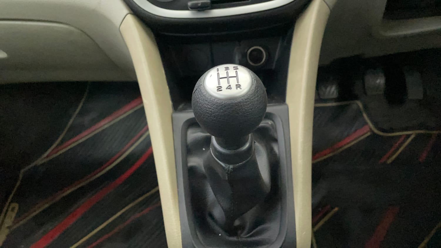 Used 2014 Maruti Suzuki Celerio VXi Petrol Manual interior GEAR  KNOB VIEW