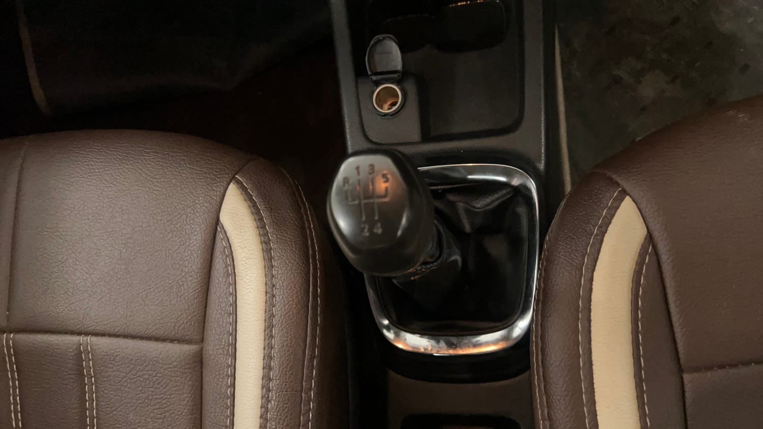 Used 2017 Renault Kwid RXL Petrol Manual interior GEAR  KNOB VIEW
