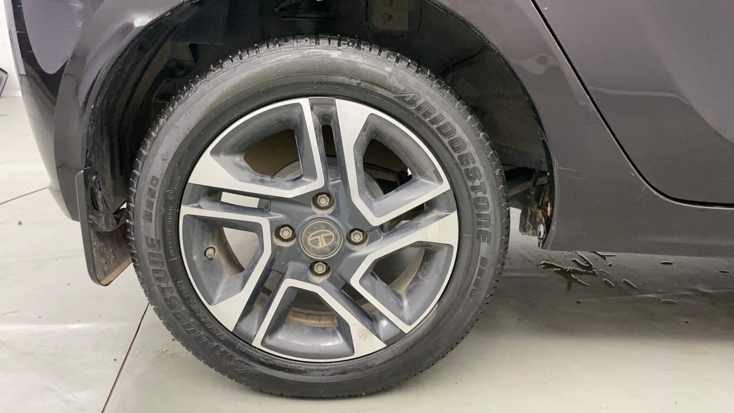 Used 2022 null Petrol Automatic tyres RIGHT REAR TYRE RIM VIEW