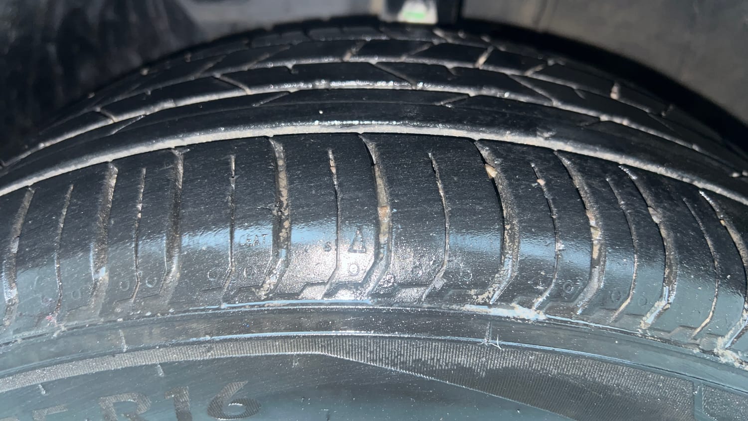 Used 2021 Hyundai i20 Sportz 1.2 MT Petrol Manual tyres LEFT FRONT TYRE TREAD VIEW